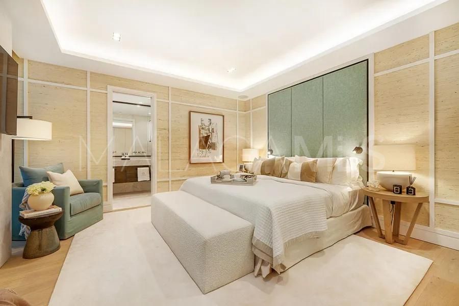 Villa for sale in Nueva Andalucia