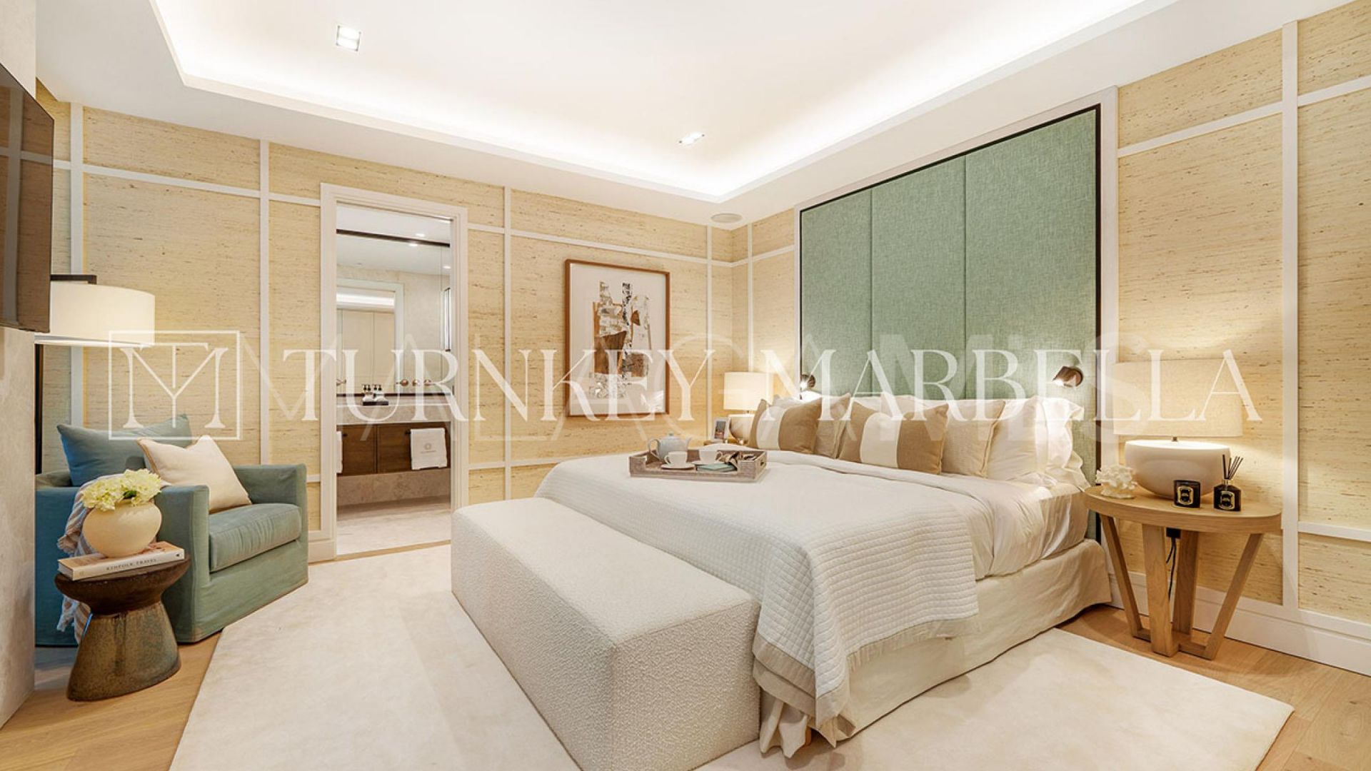 Villa for sale in Nueva Andalucia