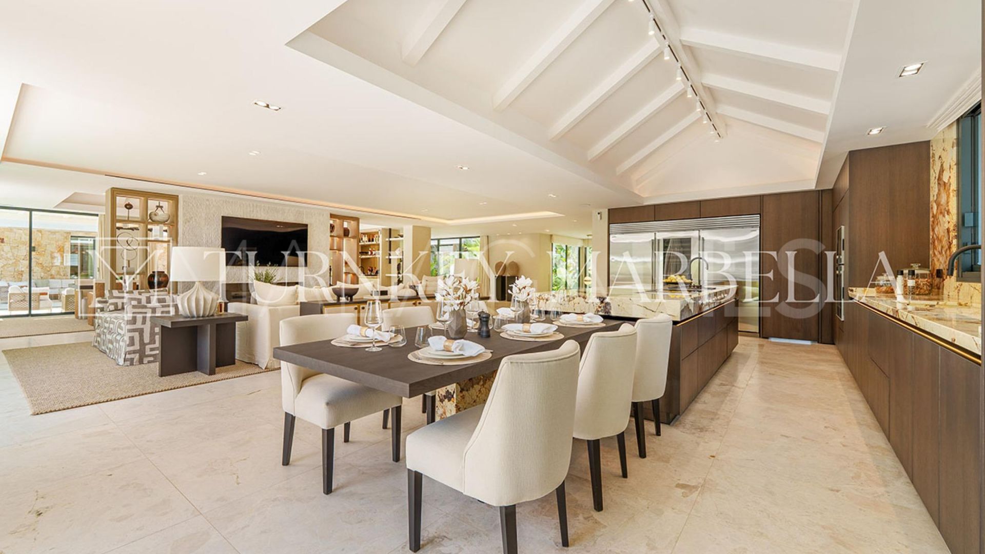 Villa for sale in Nueva Andalucia