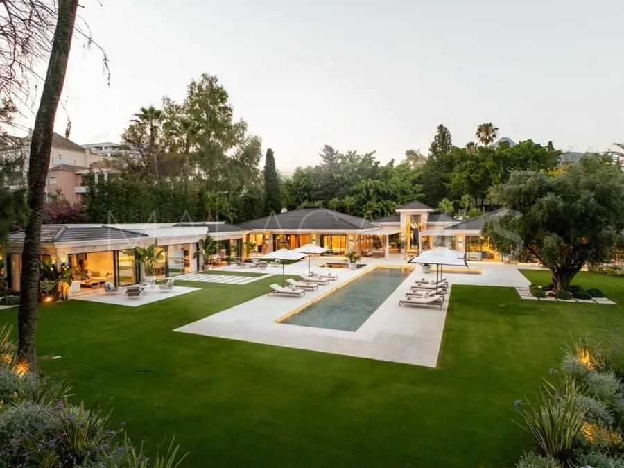 Villa for sale in Nueva Andalucia