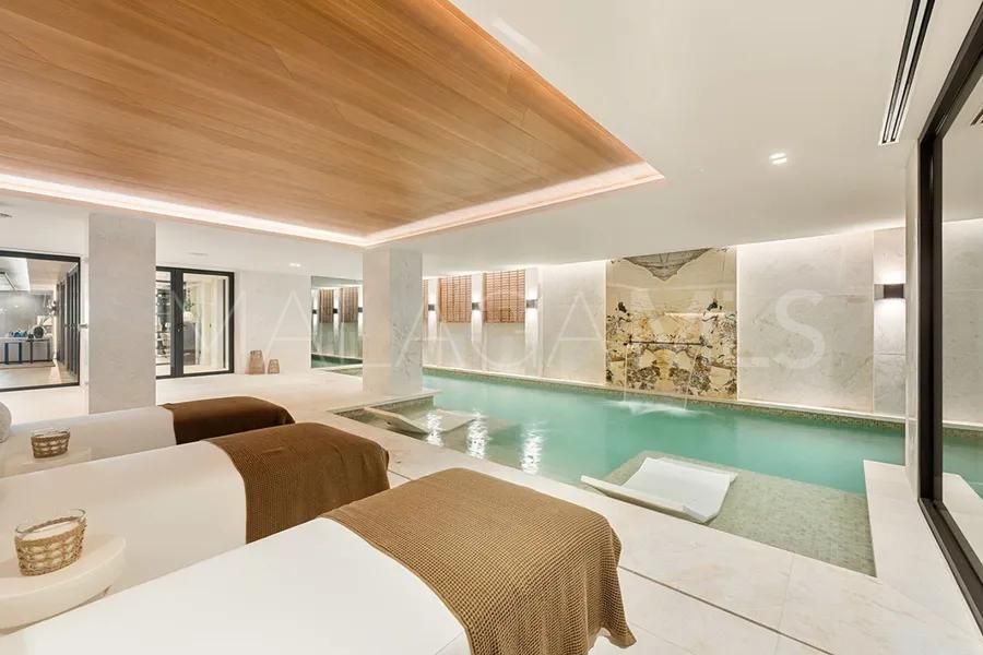 Villa for sale in Nueva Andalucia