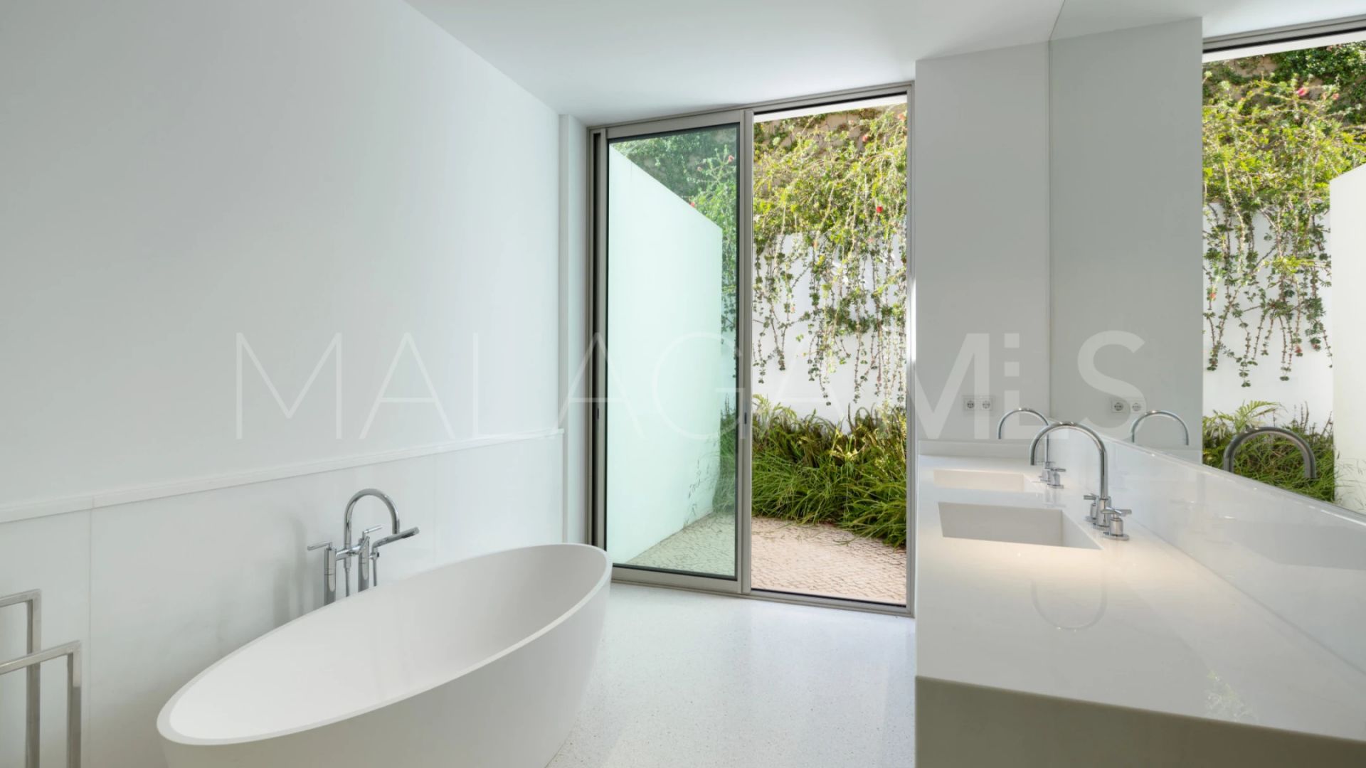 Finca Cortesin, villa de 4 bedrooms for sale