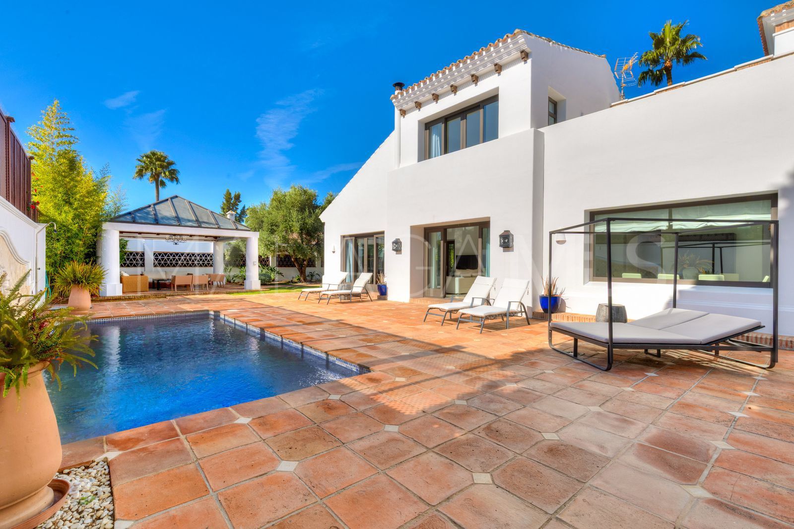 Villa for sale in Guadalmina Alta