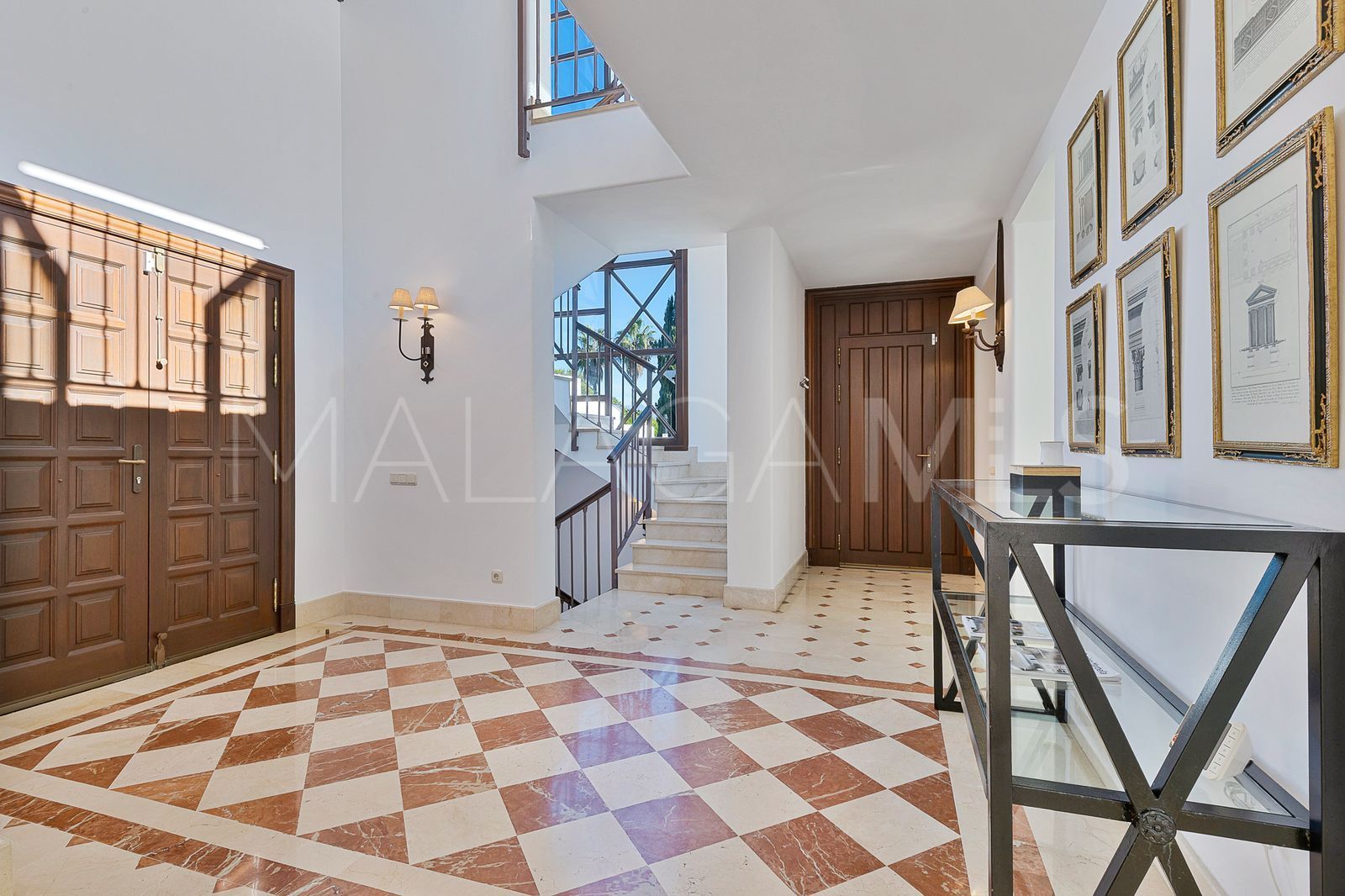 Villa for sale in Guadalmina Alta