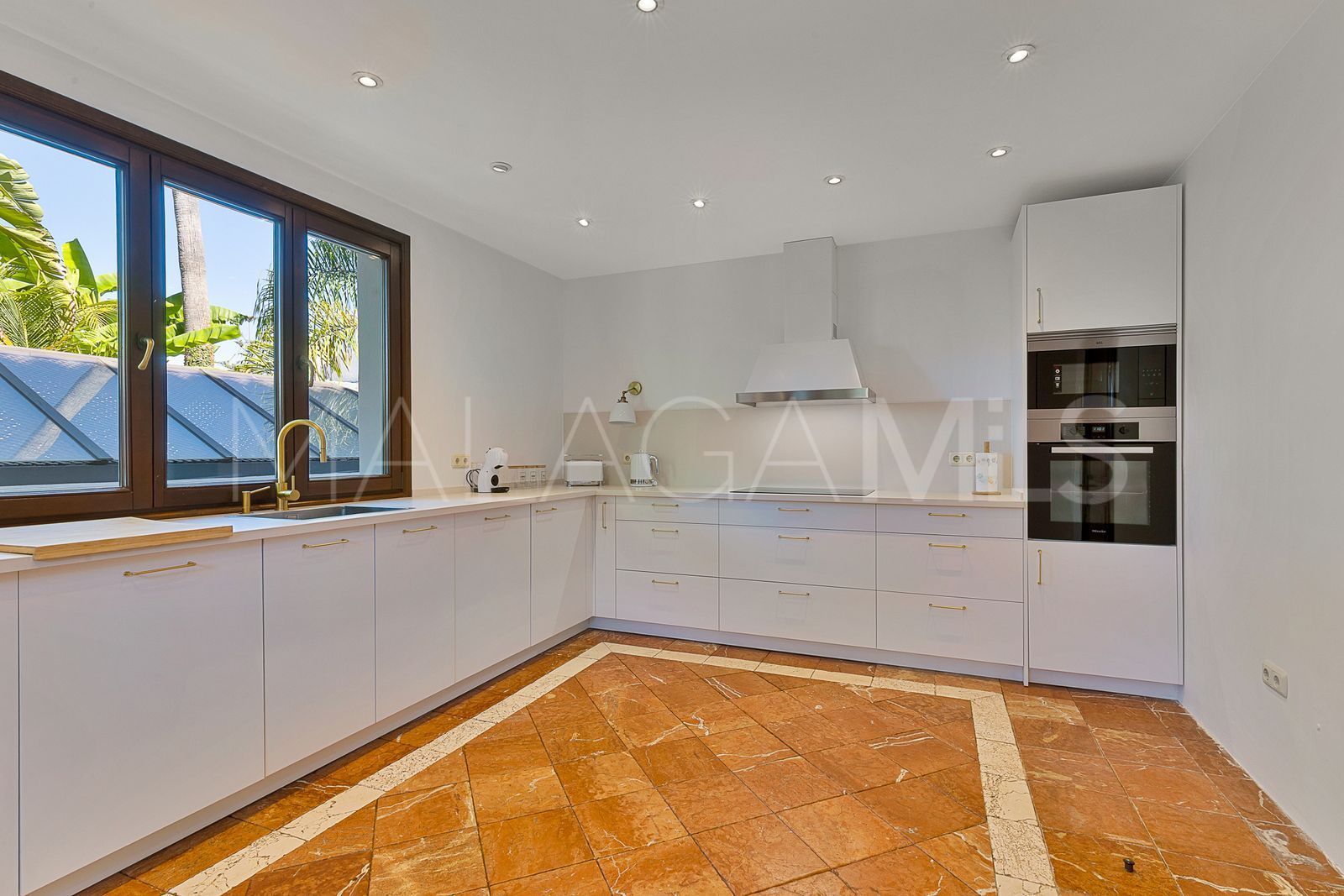 Villa for sale in Guadalmina Alta