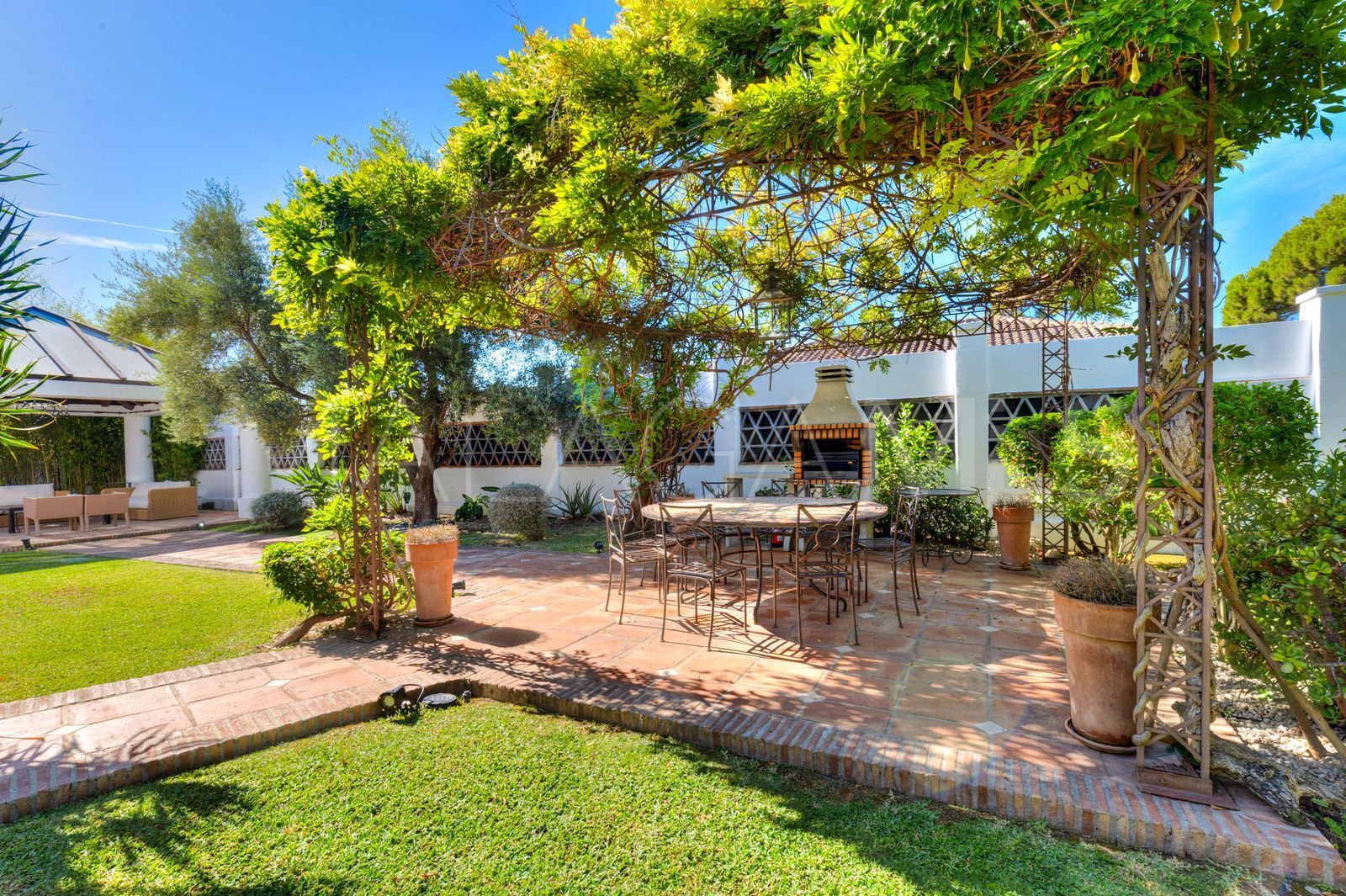 Villa for sale in Guadalmina Alta