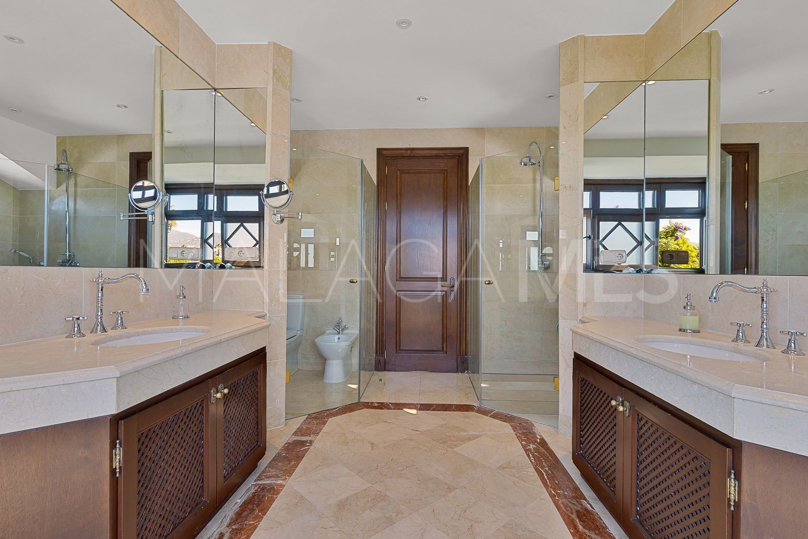 Villa for sale in Guadalmina Alta
