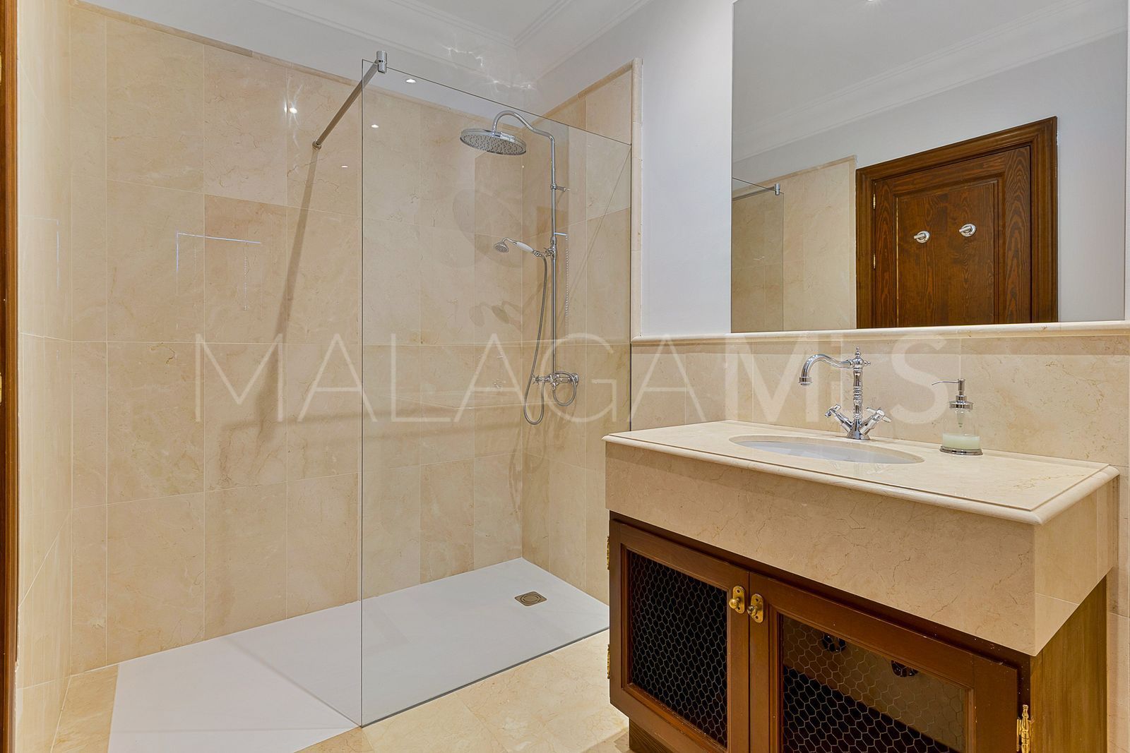 Villa for sale in Guadalmina Alta