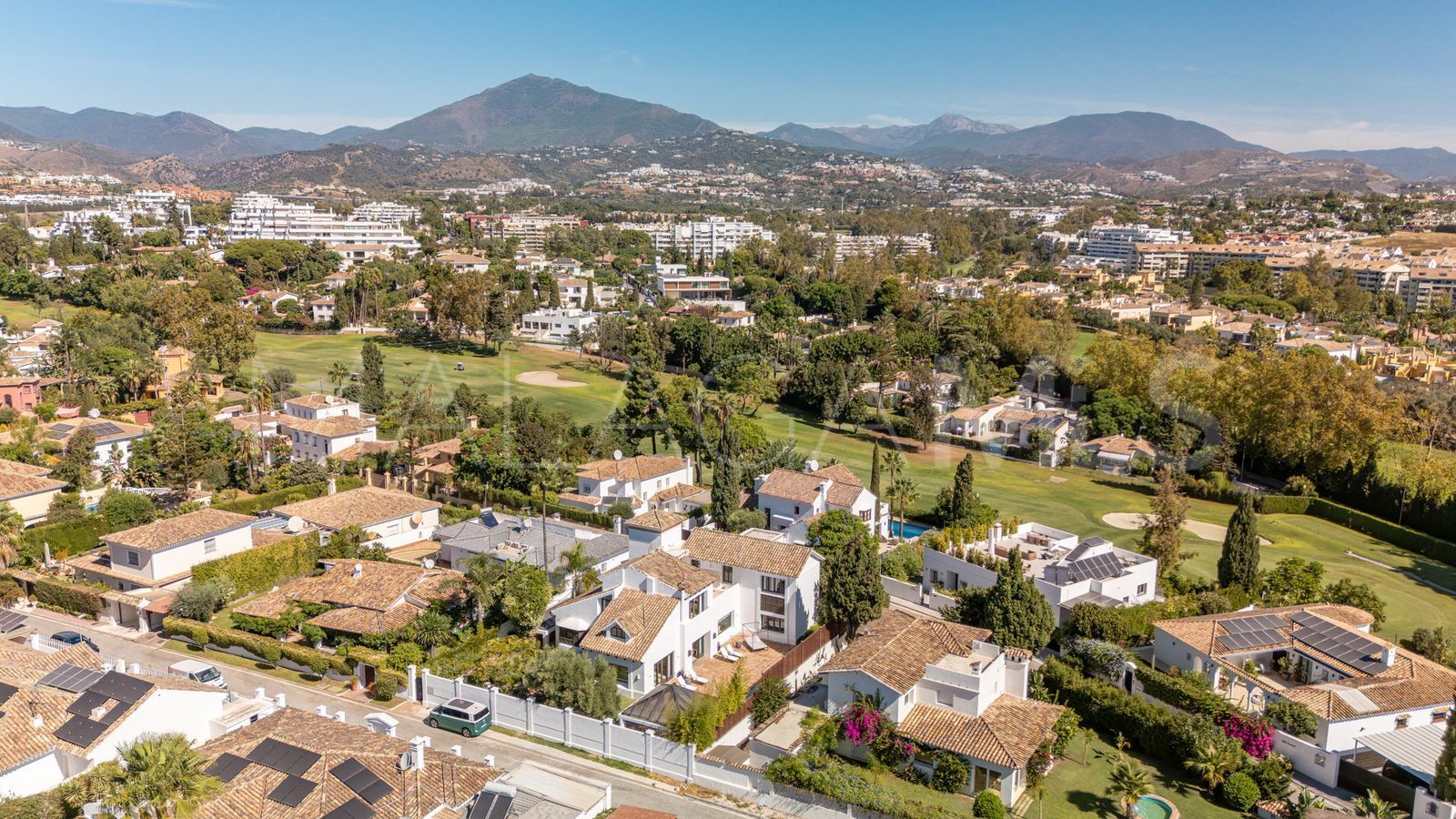 Villa for sale in Guadalmina Alta