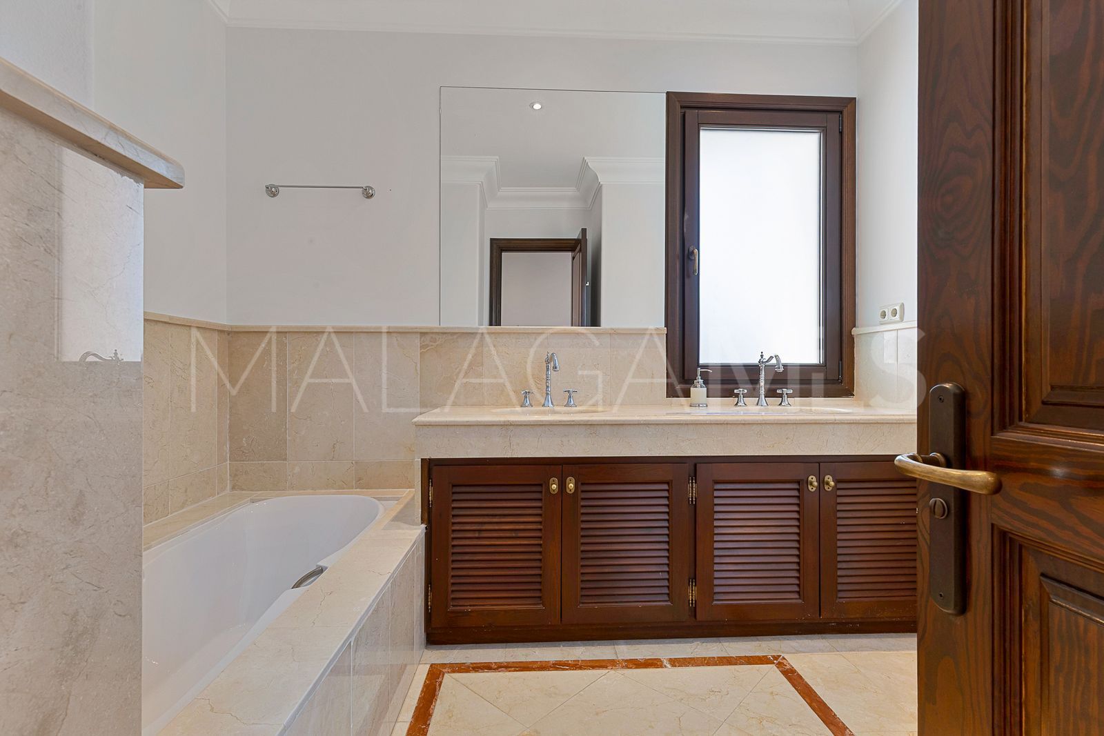 Villa for sale in Guadalmina Alta