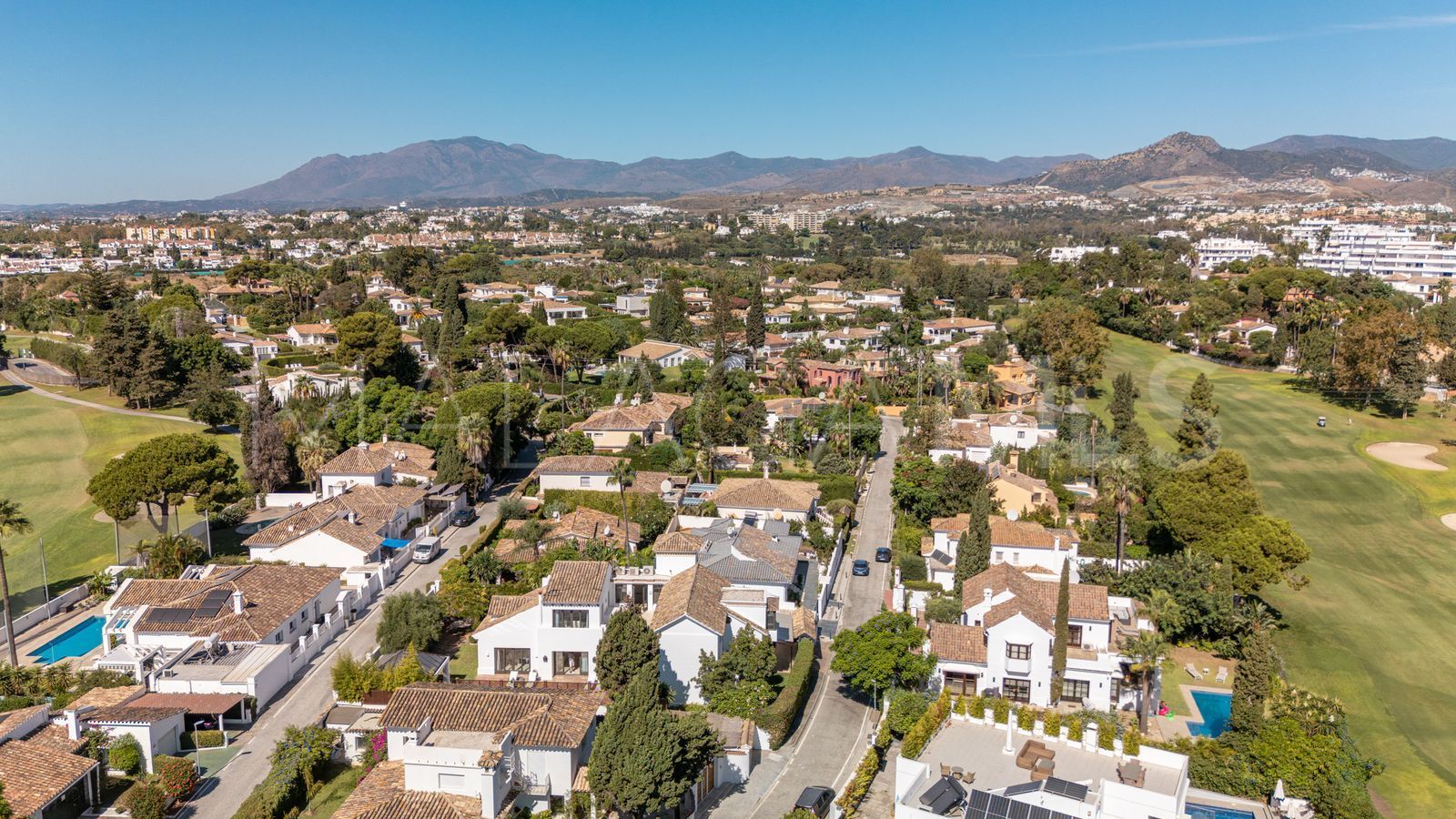 Villa for sale in Guadalmina Alta