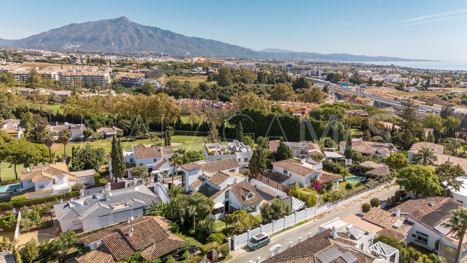 Villa for sale in Guadalmina Alta