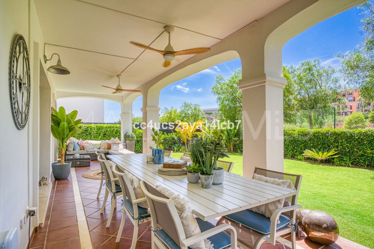 For sale Estepona West villa with 3 bedrooms