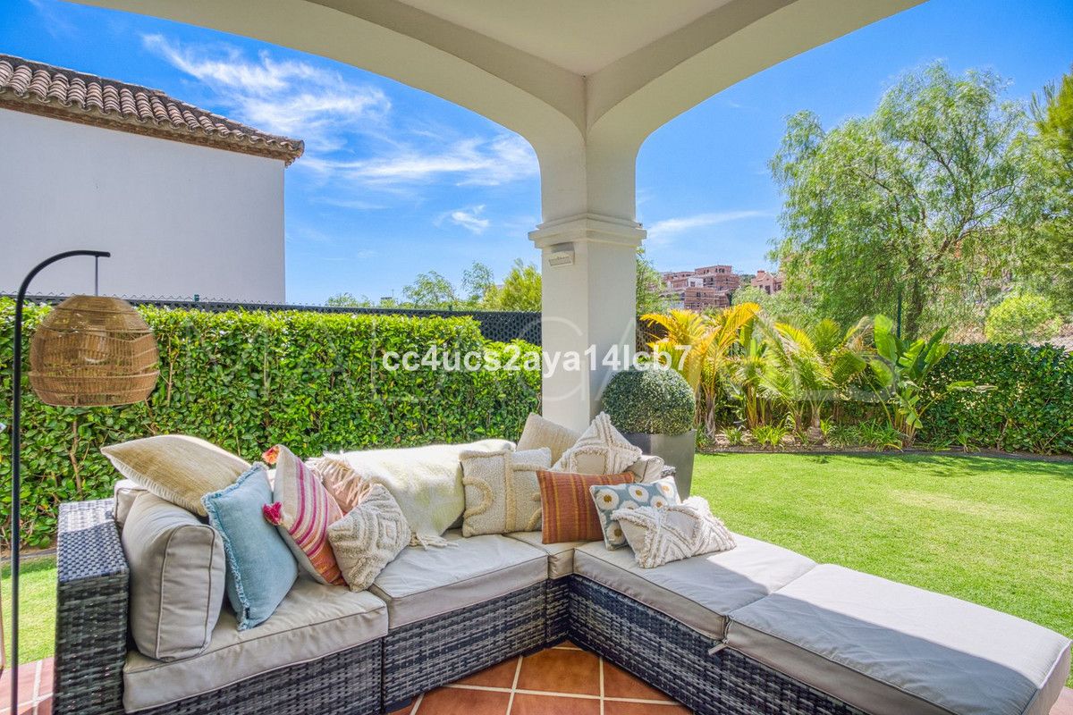 For sale Estepona West villa with 3 bedrooms