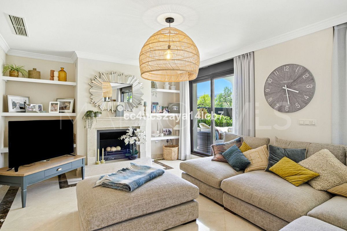 For sale Estepona West villa with 3 bedrooms
