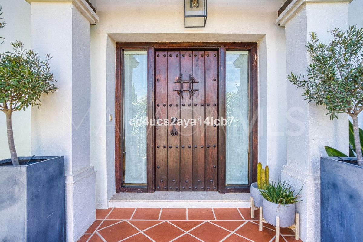 For sale Estepona West villa with 3 bedrooms