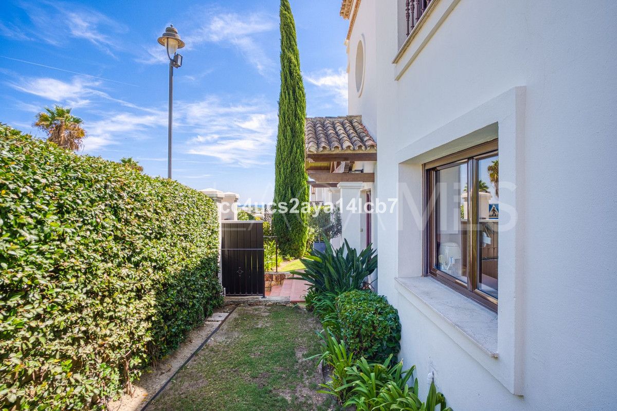 For sale Estepona West villa with 3 bedrooms