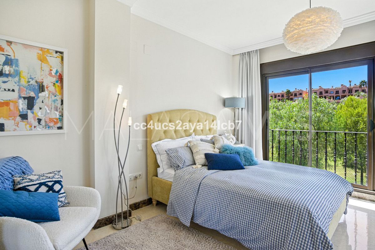 For sale Estepona West villa with 3 bedrooms