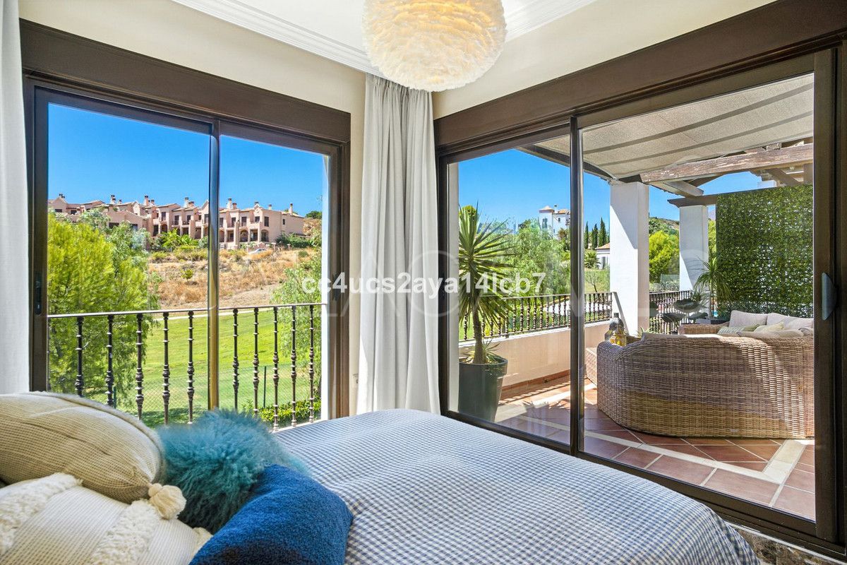 For sale Estepona West villa with 3 bedrooms