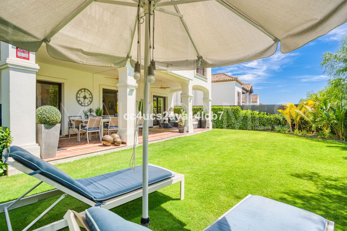 For sale Estepona West villa with 3 bedrooms