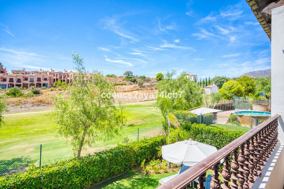 For sale Estepona West villa with 3 bedrooms