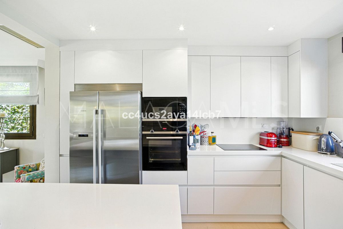 For sale Estepona West villa with 3 bedrooms