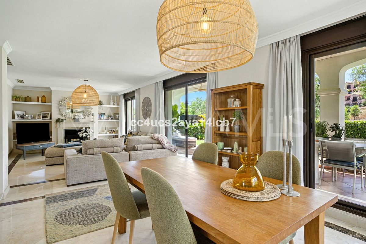 For sale Estepona West villa with 3 bedrooms