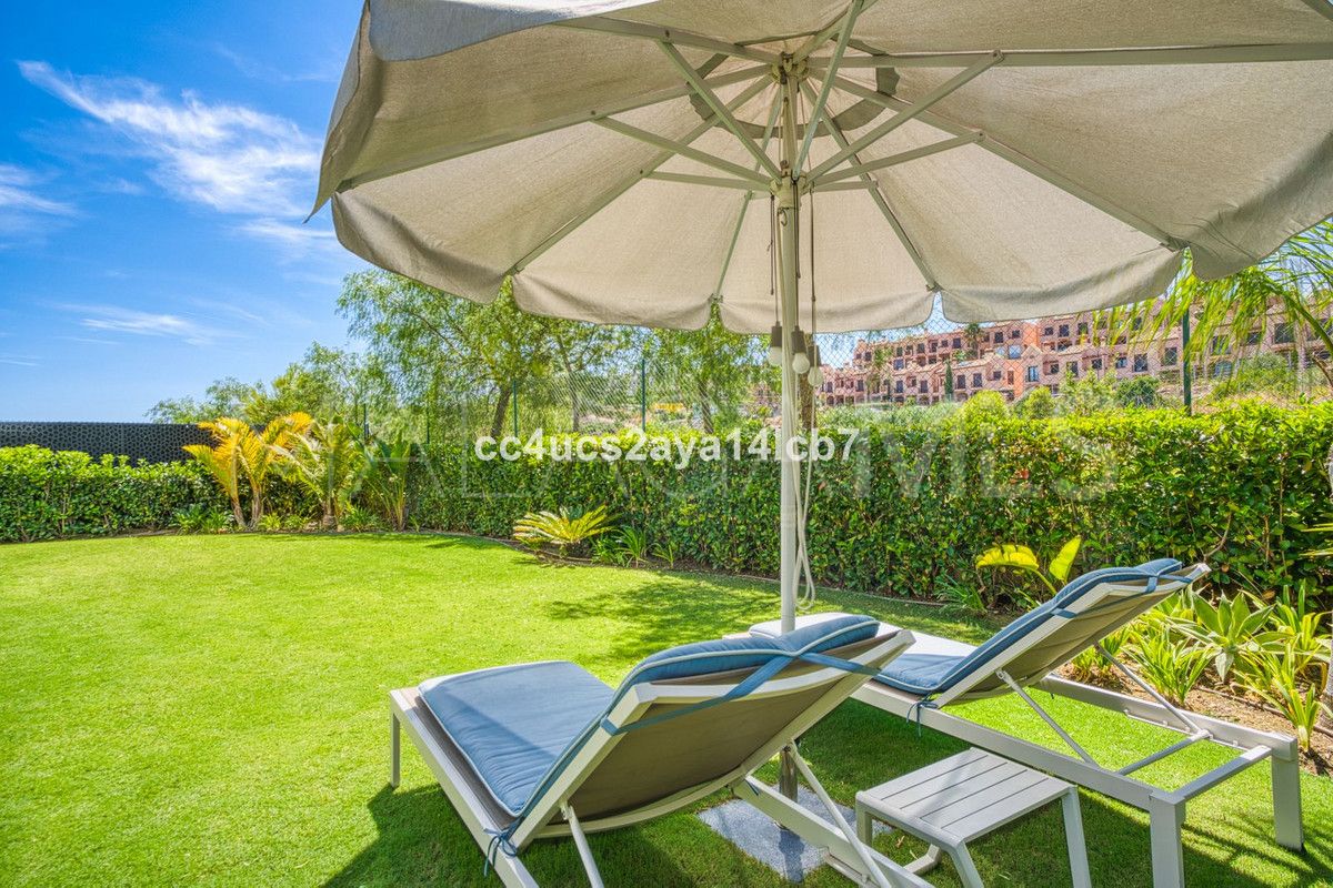 For sale Estepona West villa with 3 bedrooms