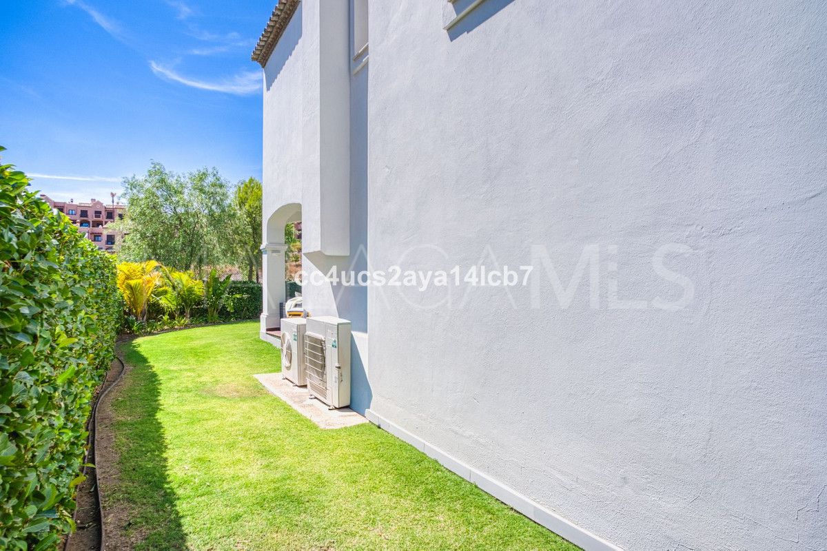 For sale Estepona West villa with 3 bedrooms