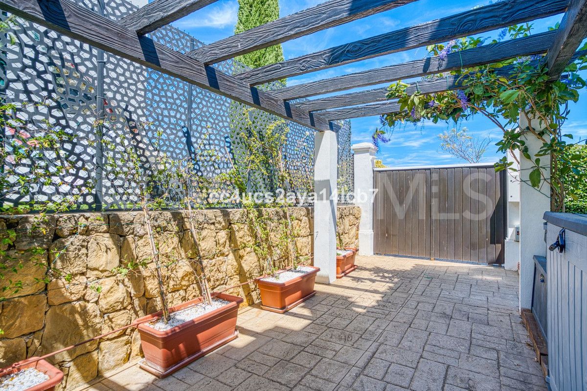 For sale Estepona West villa with 3 bedrooms