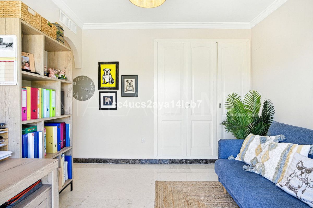For sale Estepona West villa with 3 bedrooms