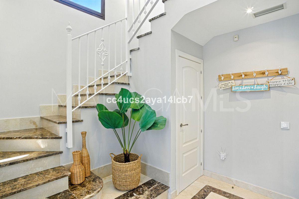 For sale Estepona West villa with 3 bedrooms