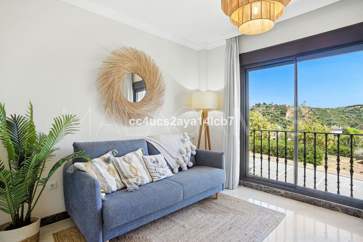 For sale Estepona West villa with 3 bedrooms