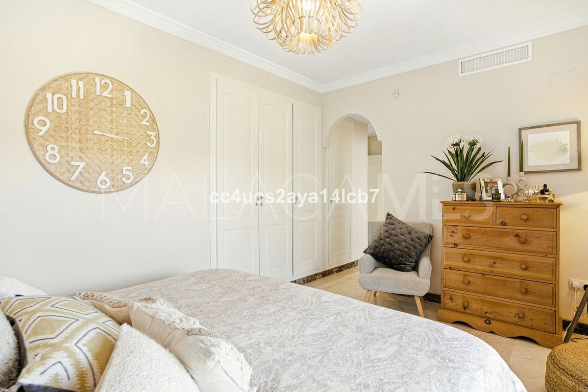 For sale Estepona West villa with 3 bedrooms