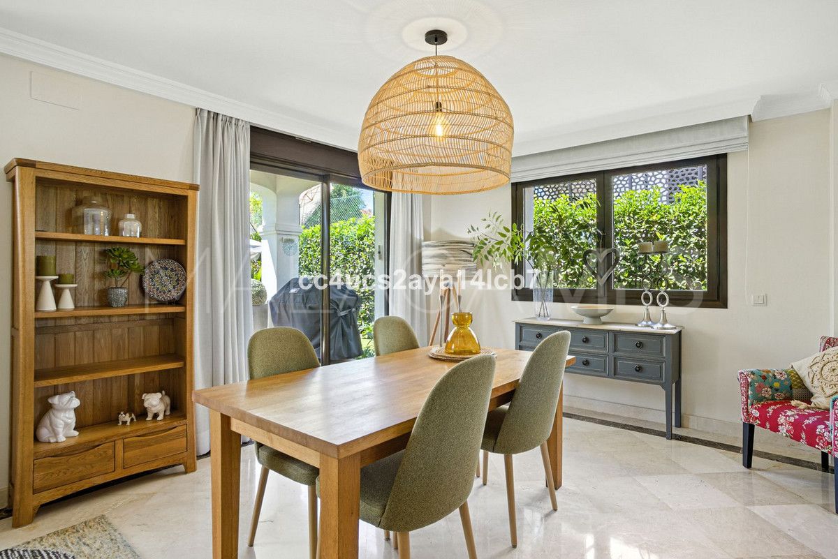 For sale Estepona West villa with 3 bedrooms