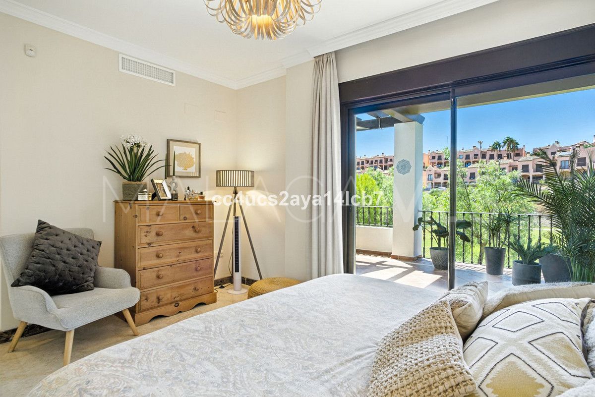 For sale Estepona West villa with 3 bedrooms