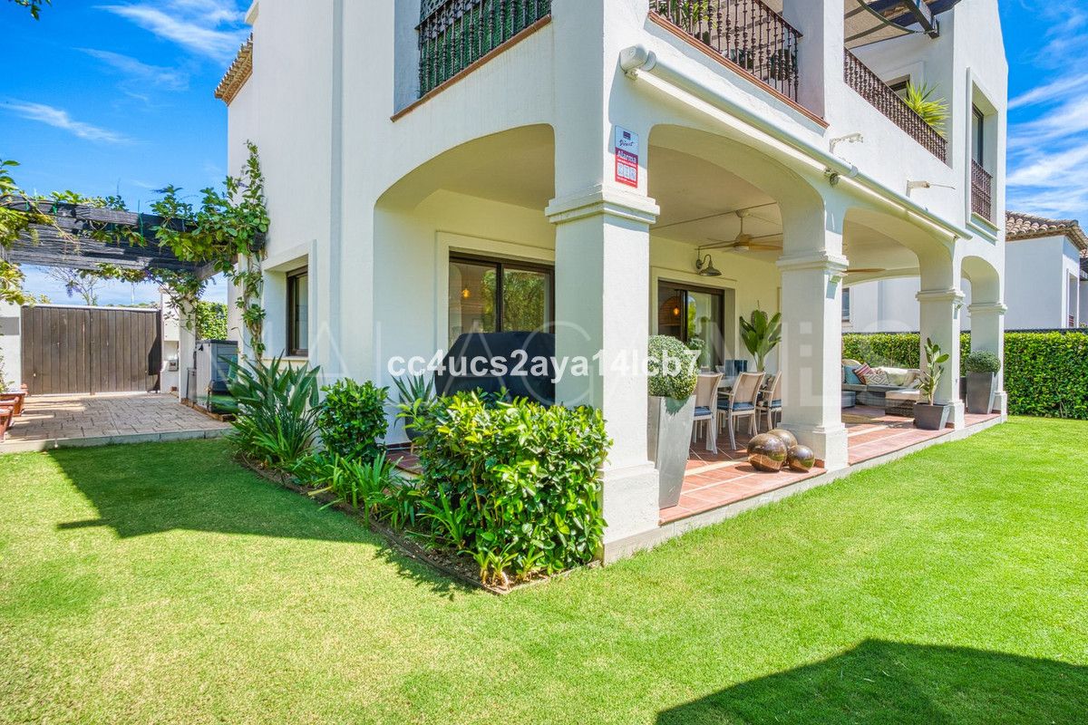 For sale Estepona West villa with 3 bedrooms