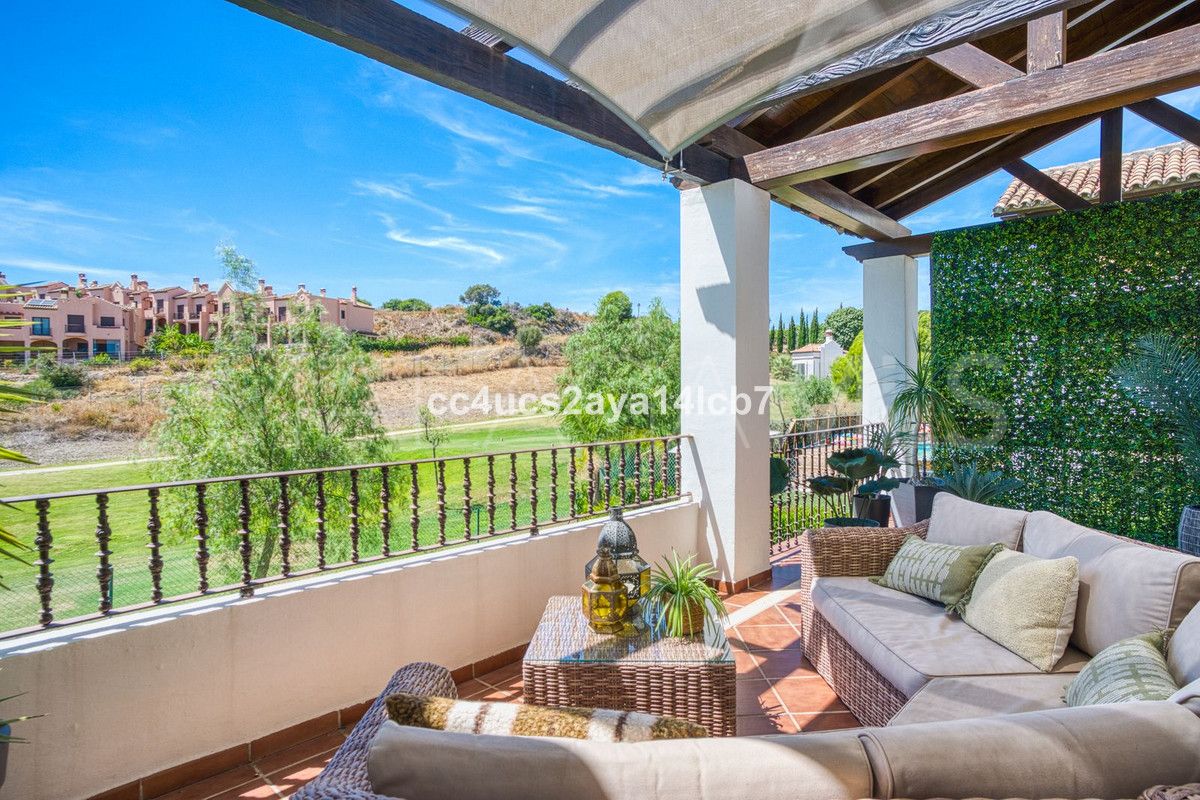 For sale Estepona West villa with 3 bedrooms