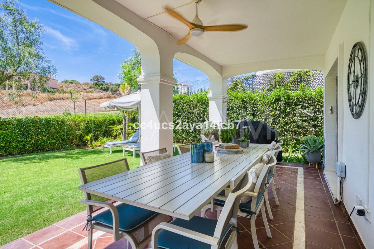 For sale Estepona West villa with 3 bedrooms