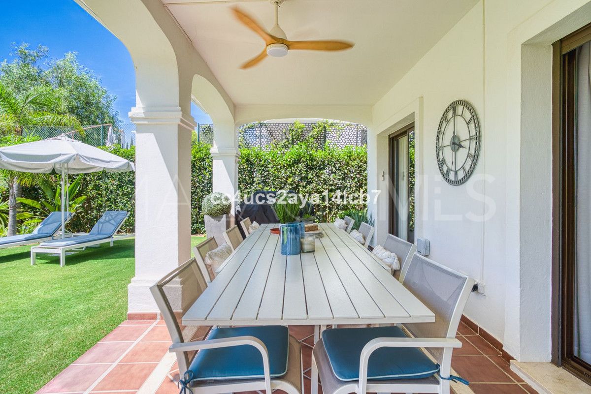 For sale Estepona West villa with 3 bedrooms