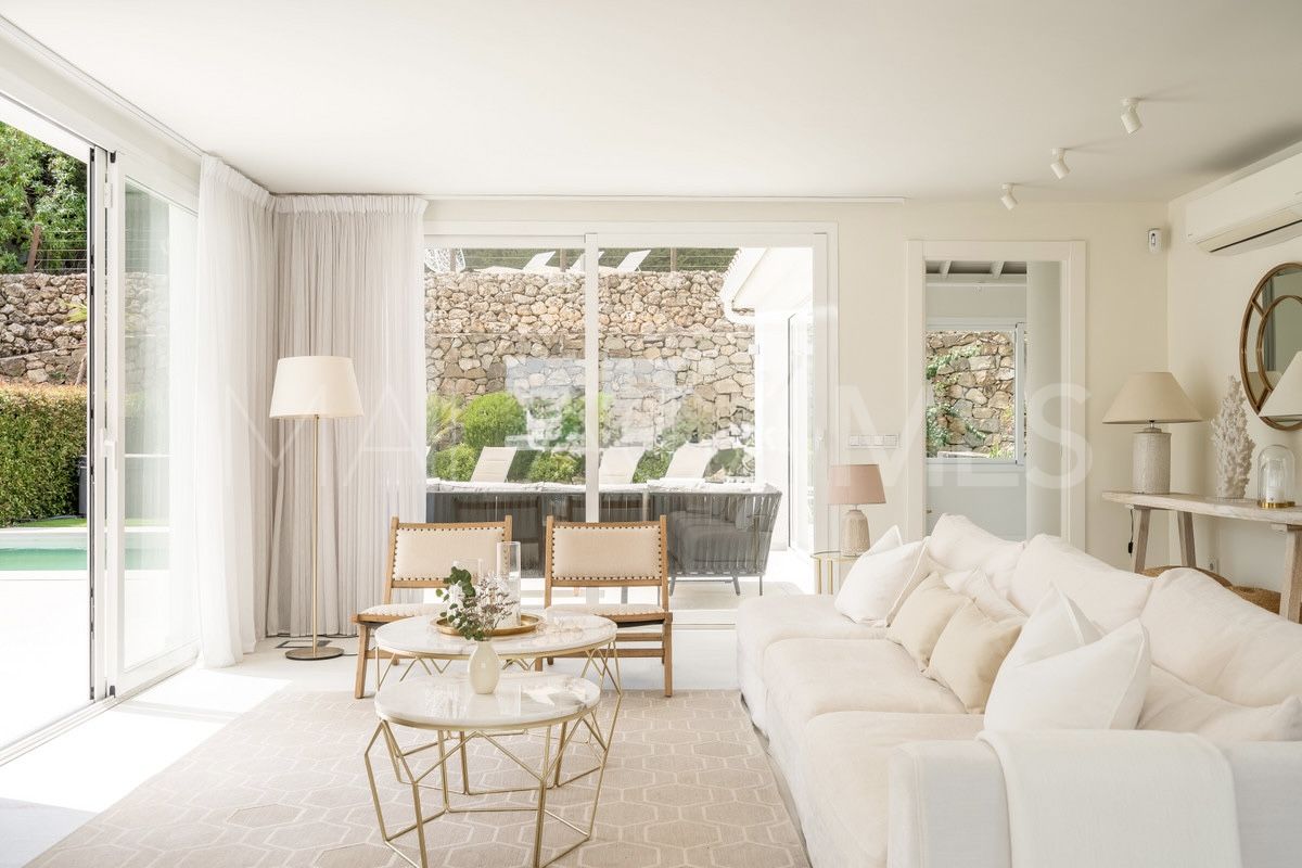 Villa for sale in Los Naranjos Hill Club