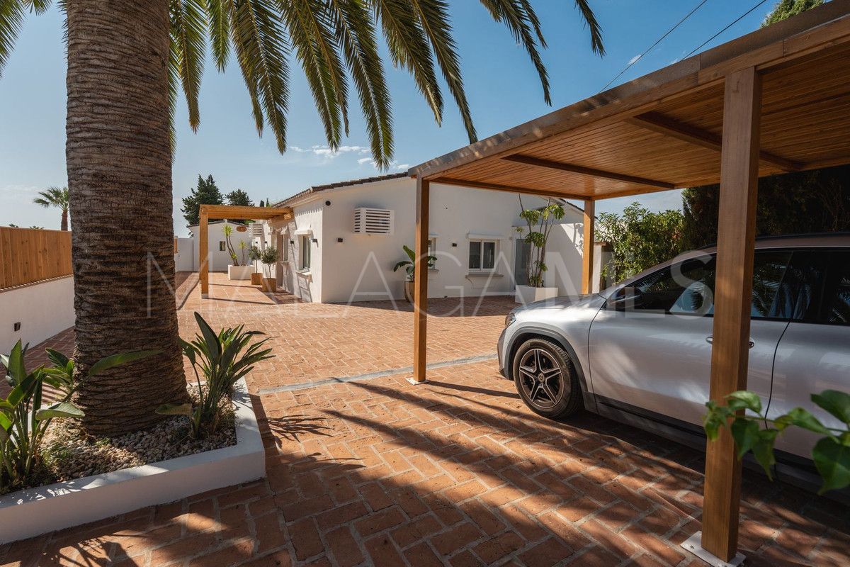 Villa for sale in Guadalmina Alta