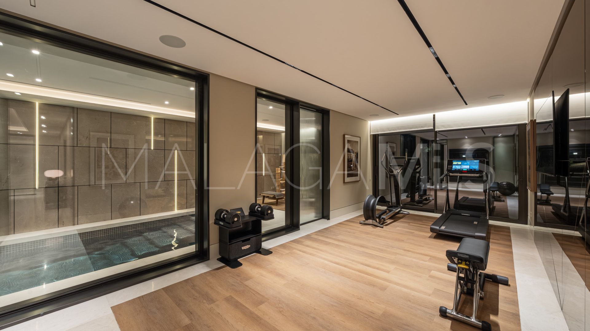 Villa for sale in Marbella Hill Club with 5 bedrooms