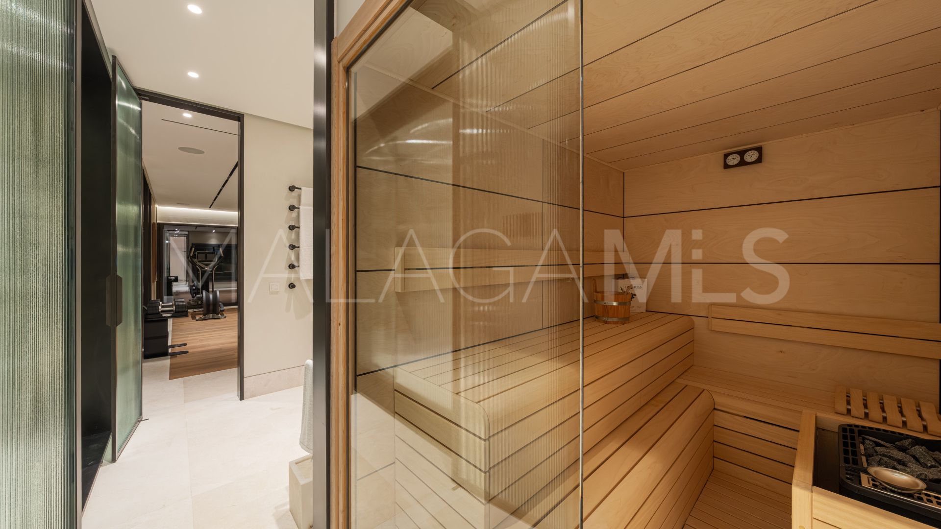 Villa for sale in Marbella Hill Club with 5 bedrooms