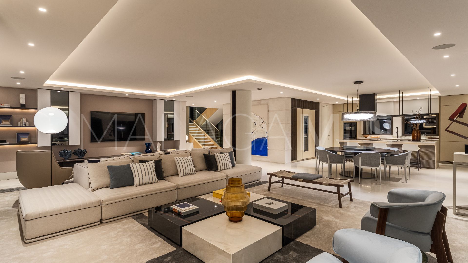 Villa for sale in Marbella Hill Club with 5 bedrooms