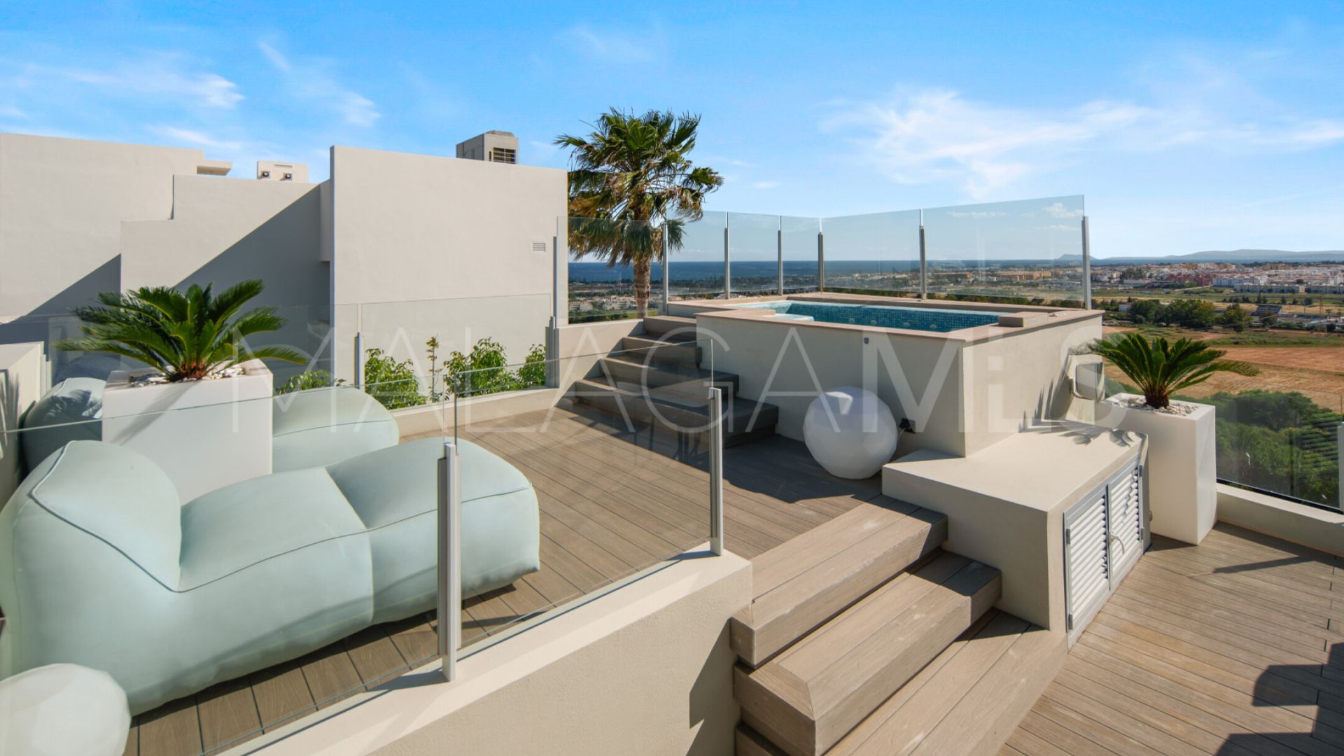 Villa for sale in Nueva Andalucia