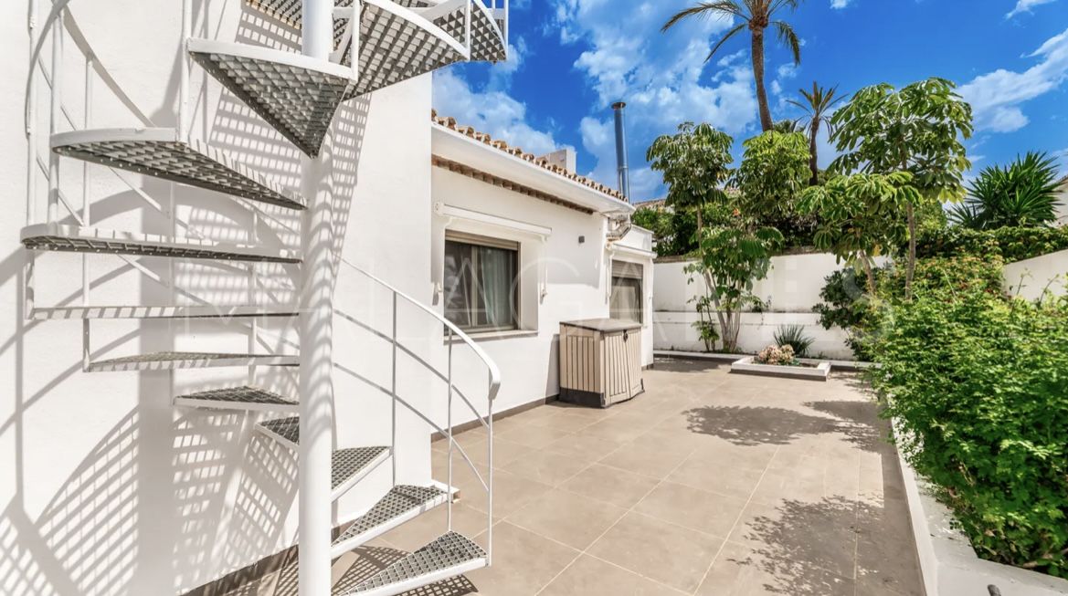 For sale villa in Las Chapas