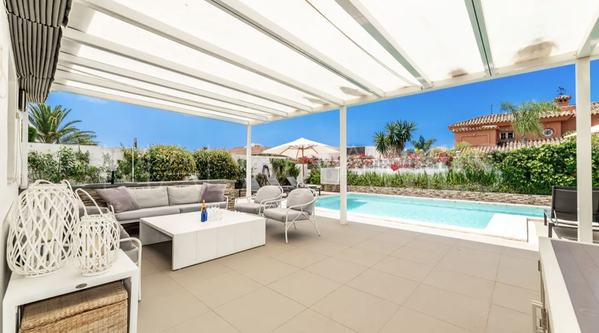 For sale villa in Las Chapas