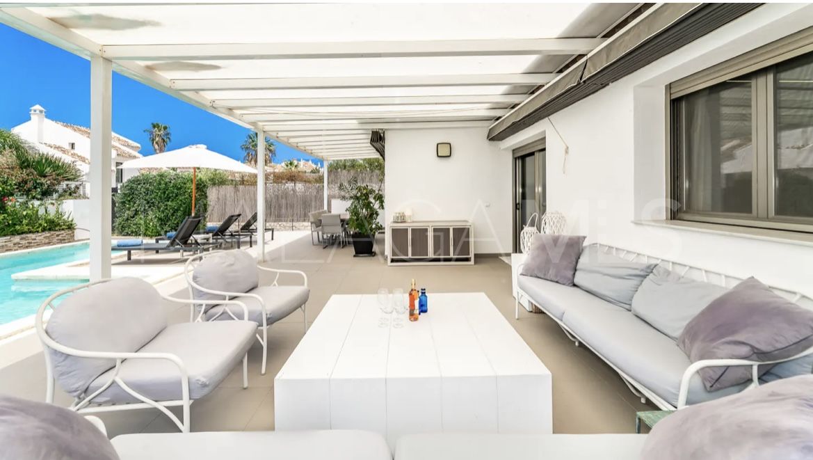 For sale villa in Las Chapas