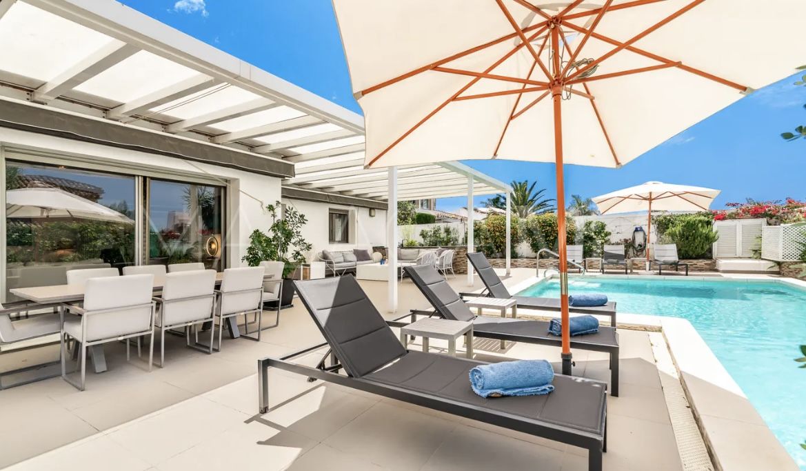 For sale villa in Las Chapas